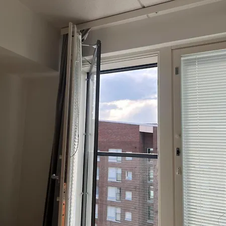 Newly Built Nearby Airport Apartment *
